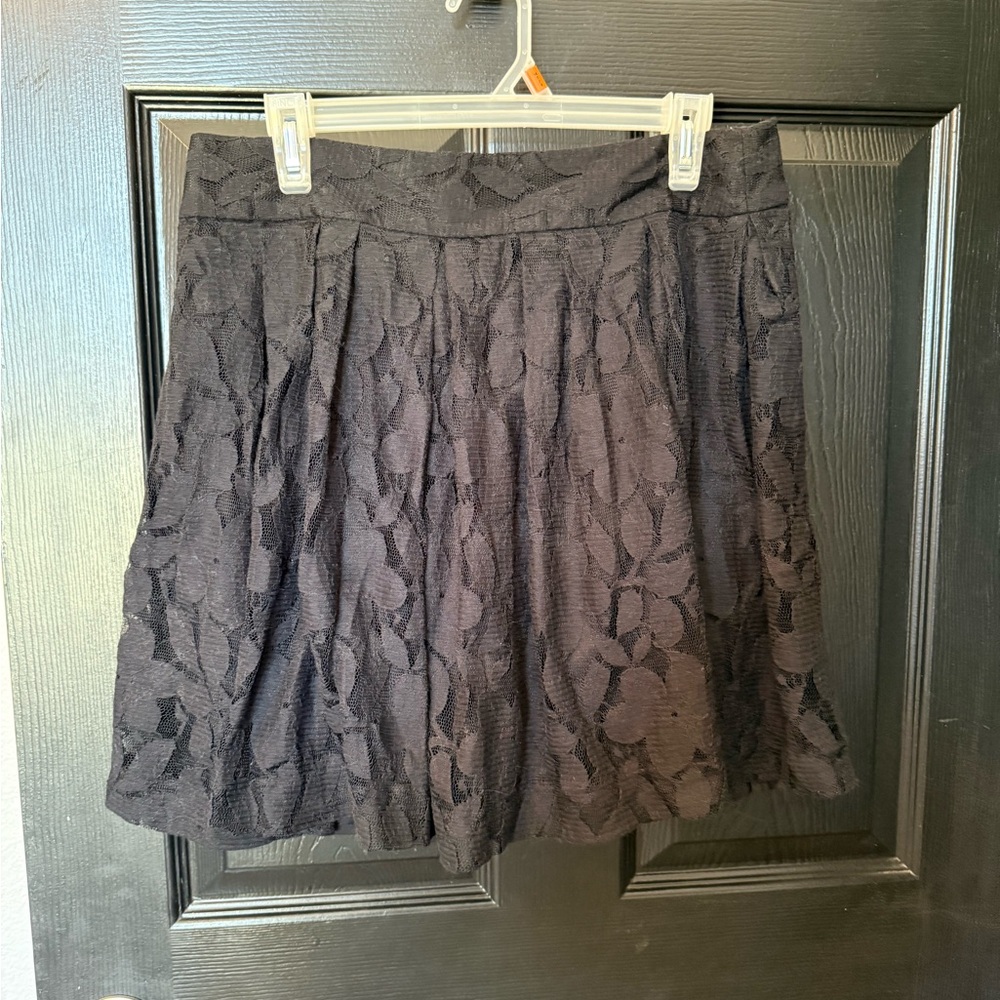 Ann Taylor loft, black lace, lined, short skirt size 10